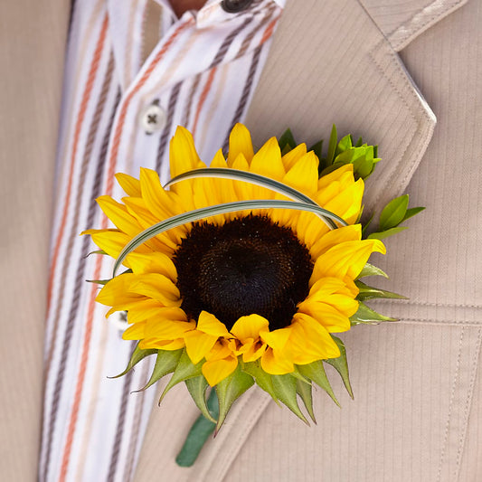Free Spirit Boutonniere –  Loose Leaf Florist, Austin TX